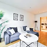 The Thamesview - Stylish 2 Bed Flat With Balcony