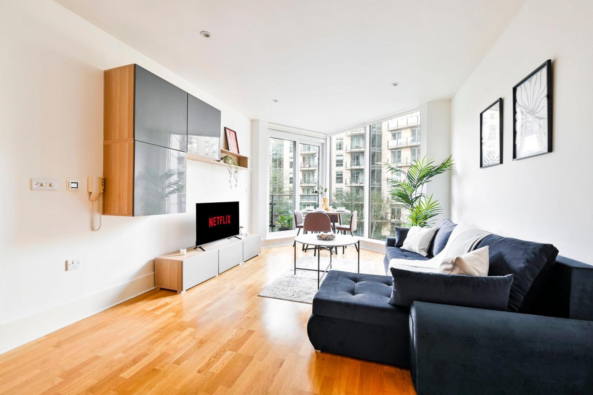 The Thamesview - Stylish 2 Bed Flat With Balcony * London