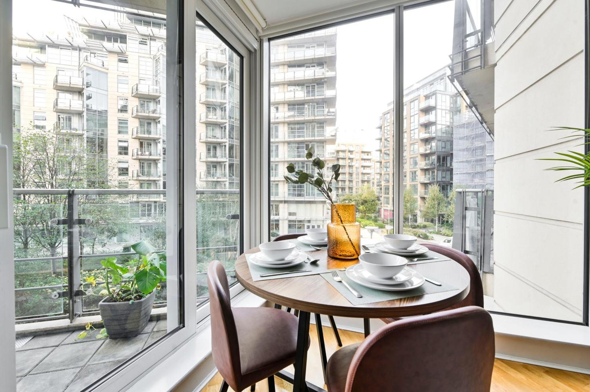 The Thamesview - Stylish 2 Bed Flat With Balcony Apartment London