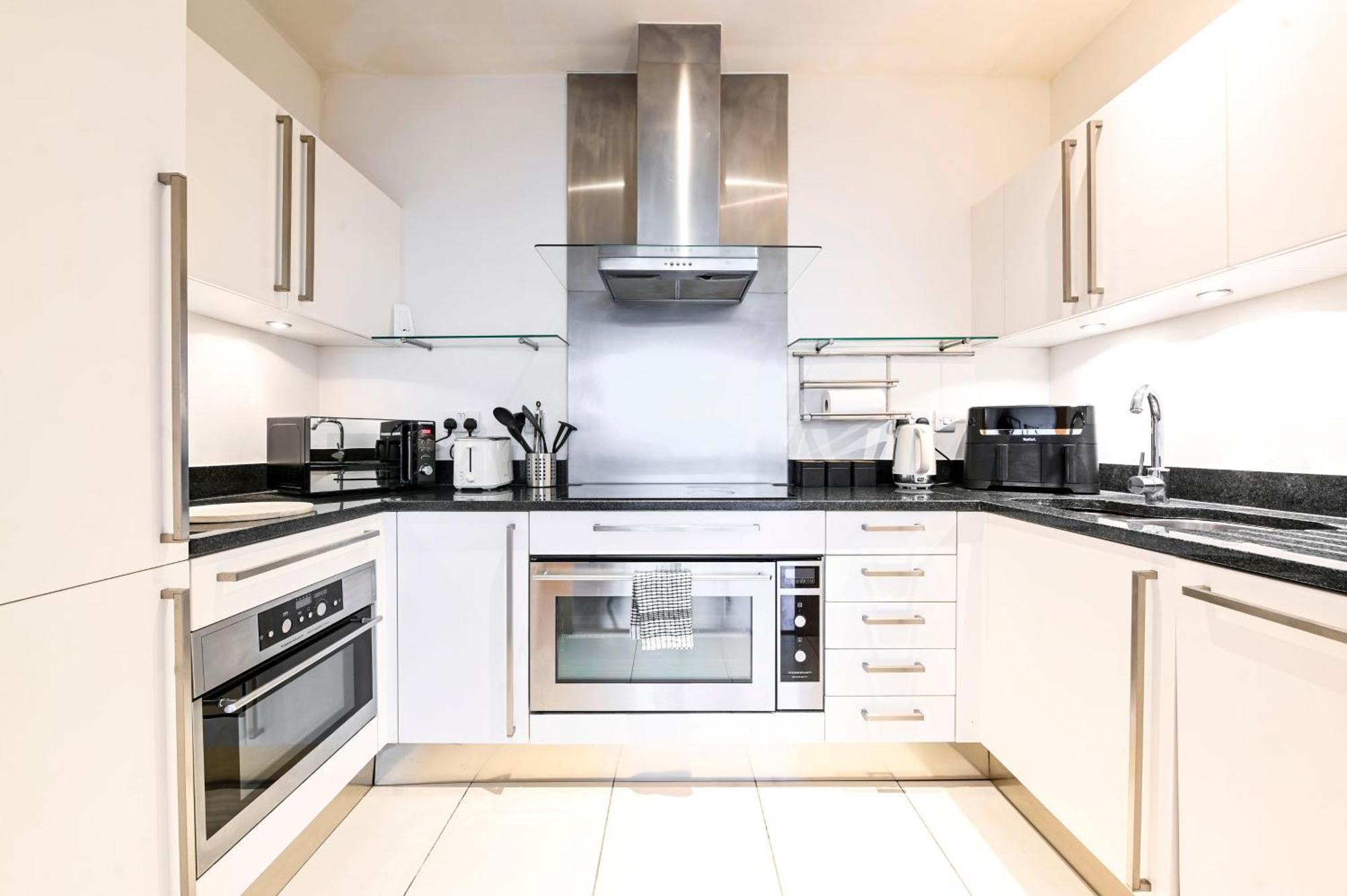 The Thamesview - Stylish 2 Bed Flat With Balcony *