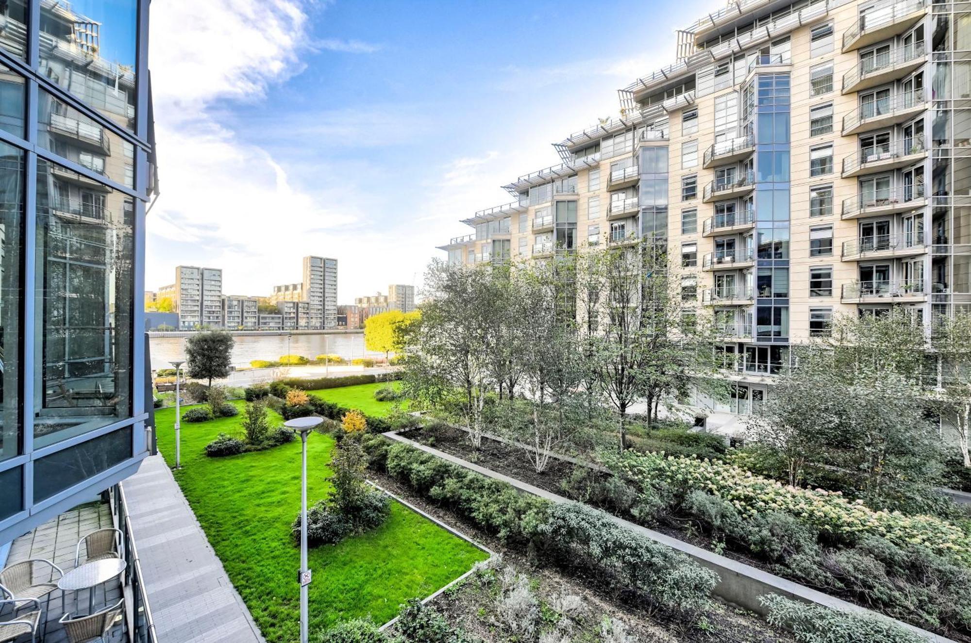 The Thamesview - Stylish 2 Bed Flat With Balcony * London