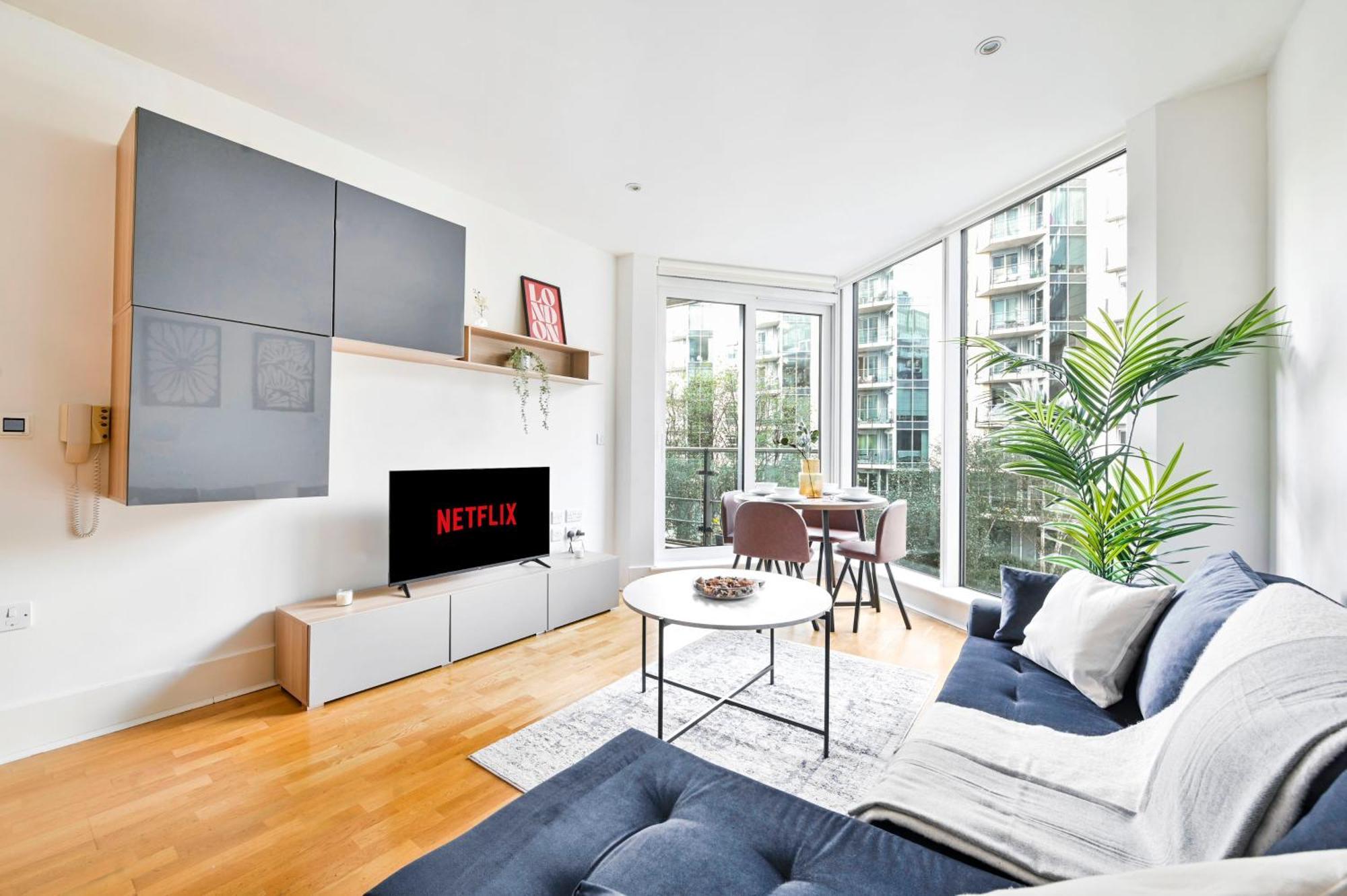 The Thamesview - Stylish 2 Bed Flat With Balcony