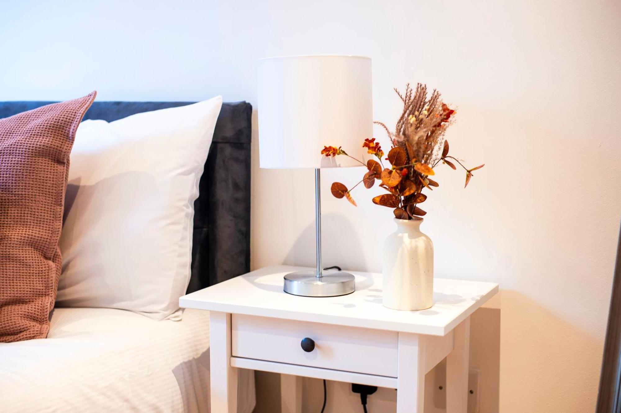 The Thamesview - Stylish 2 Bed Flat With Balcony