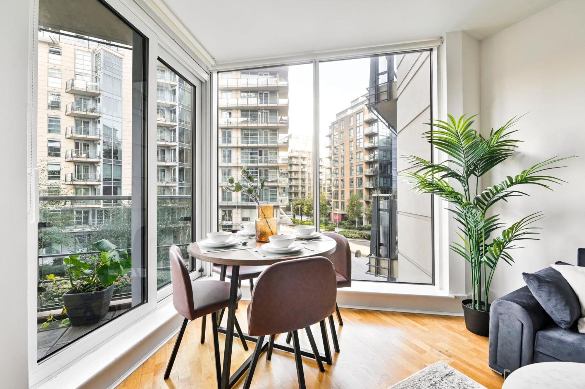 The Thamesview - Stylish 2 Bed Flat With Balcony Apartment