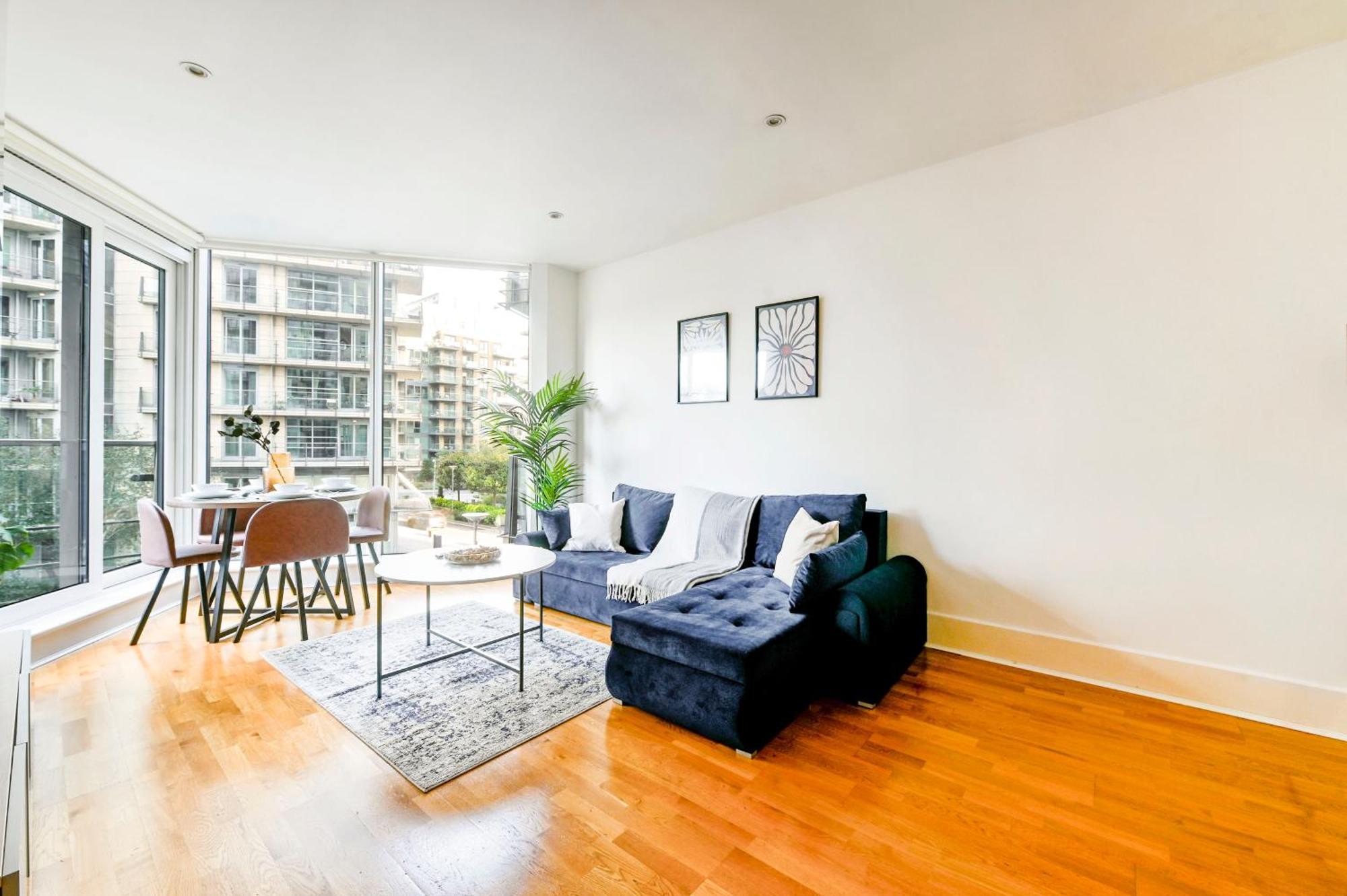 The Thamesview - Stylish 2 Bed Flat With Balcony